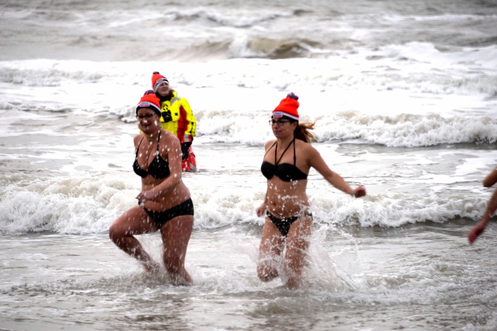 ../Images/Nieuwjaarsduik Nederzandt 2018 104.jpg
